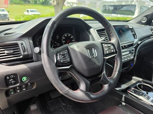Used 2025 Honda Ridgeline Black Edition image 19