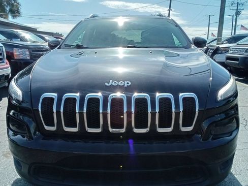 Used 2015 Jeep Cherokee Latitude AWD/4WD image 3