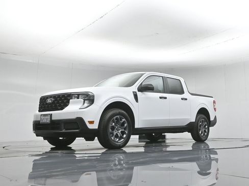 Certified 2025 Ford Maverick XLT w/ 4K Tow Package AWD/4WD image 45