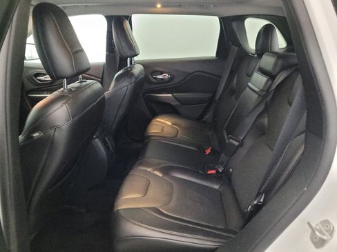Used 2019 Jeep Cherokee Limited AWD/4WD image 18