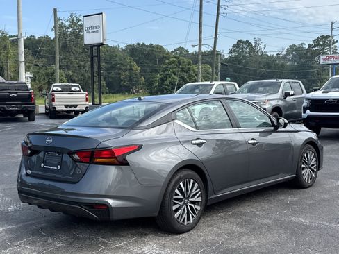 Used 2025 Nissan Altima 2.5 SV FWD image 8
