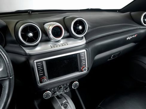 Used 2017 Ferrari California T image 23