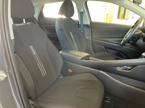 Used 2025 Hyundai Elantra SEL image 33