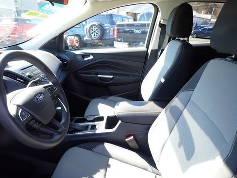 Used 2017 Ford Escape SE image 16