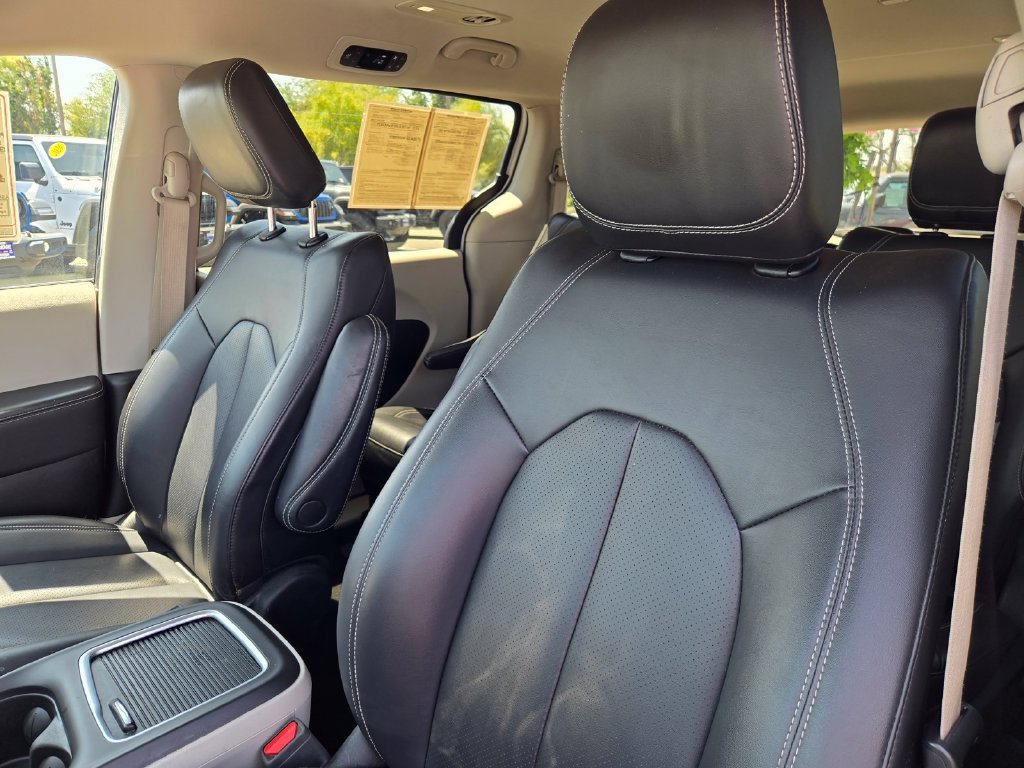 Used 2024 Chrysler Pacifica Limited FWD image 15