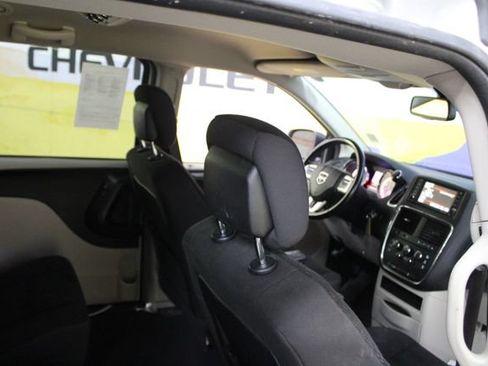 Used 2019 Dodge Grand Caravan SE w/ Rear Park Assist Package FWD image 10
