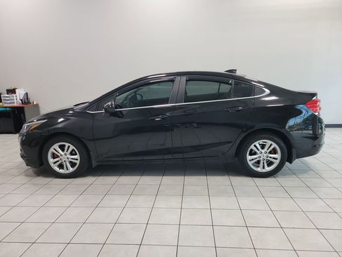 Used 2017 Chevrolet Cruze LT FWD image 8