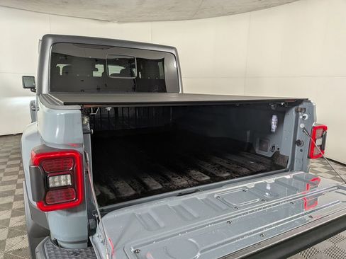 Certified 2025 Jeep Gladiator Willys image 11