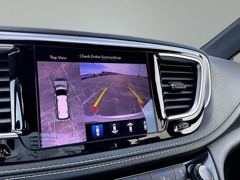 Used 2020 Chrysler Pacifica Limited w/ Advanced Safetytec Group FWD image 21