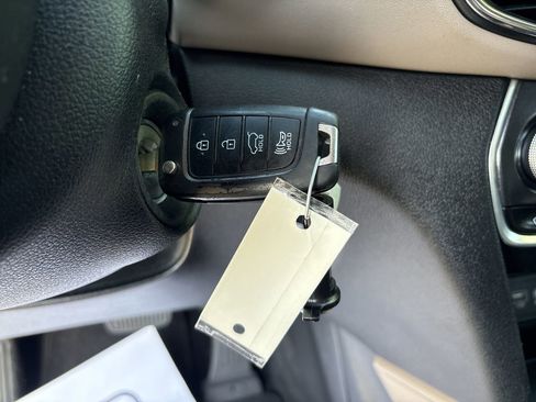 Used 2019 Hyundai Santa Fe SE image 29