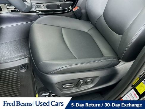 Used 2025 Toyota Corolla Cross XLE w/ Convenience Package AWD/4WD image 21