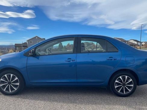 Used 2010 Toyota Yaris L image 3