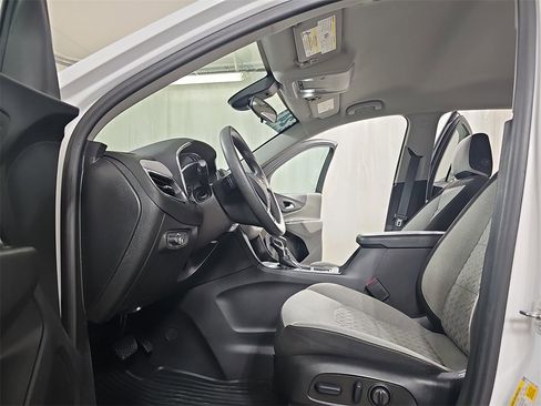 Certified 2024 Chevrolet Equinox LS w/ LS Convenience Package image 18