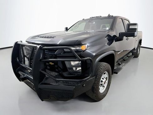 Used 2022 Chevrolet Silverado 2500 Custom w/ Custom Value Package AWD/4WD image 3