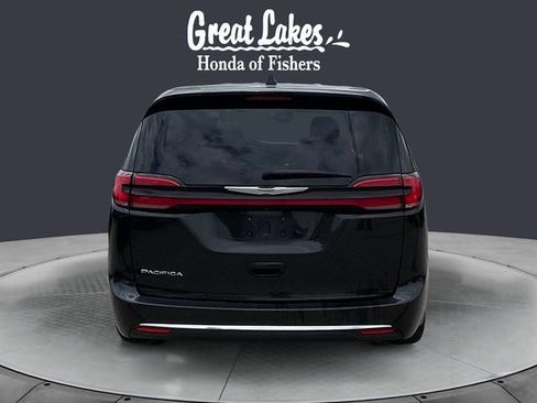 Used 2023 Chrysler Pacifica Touring-L FWD image 4