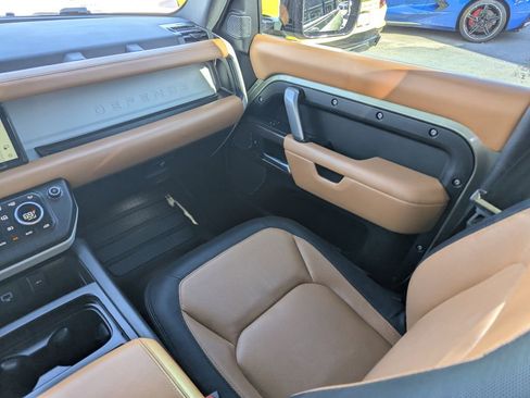 Used 2023 Land Rover Defender 110 X-Dynamic SE image 11