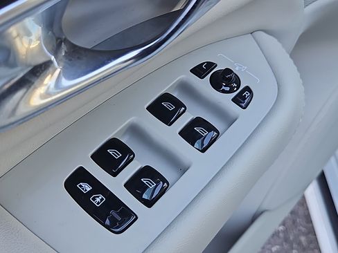 Used 2025 Volvo XC90 B6 Plus w/ Protection Package image 22