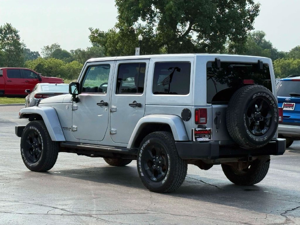 Used 2015 Jeep Wrangler Unlimited Sahara w/ Dual Top Group AWD/4WD image 9