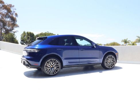 Certified 2025 Porsche Macan AWD/4WD image 7