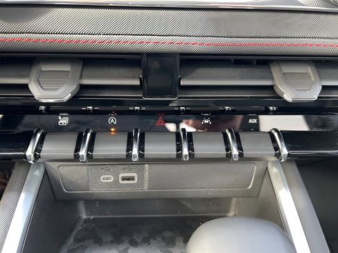 Used 2024 Chevrolet Colorado Z71 w/ Z71 Convenience Package 2 image 16