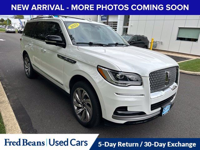 Used 2023 Lincoln Navigator Reserve AWD/4WD image 3