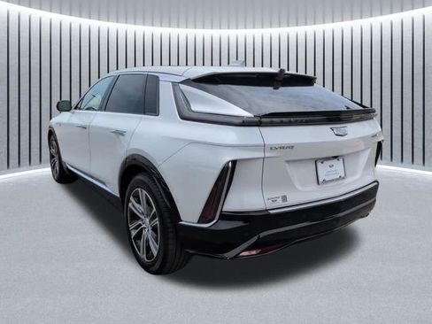 Certified 2024 Cadillac Lyriq Luxury AWD/4WD image 9