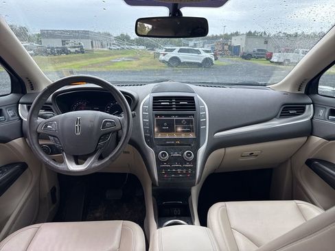 Used 2017 Lincoln MKC Premiere image 9