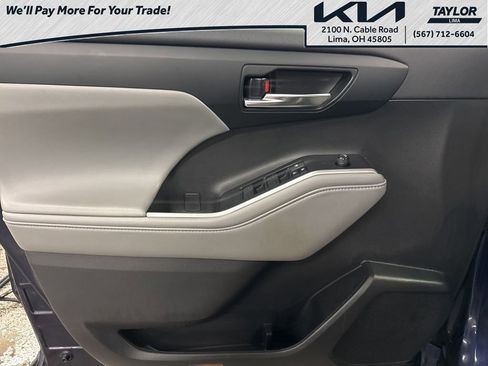 Used 2022 Toyota Highlander XLE image 28