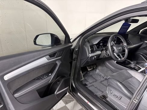 Used 2021 Audi SQ5 Prestige AWD/4WD image 11