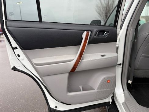 Used 2011 Toyota Highlander Limited image 36