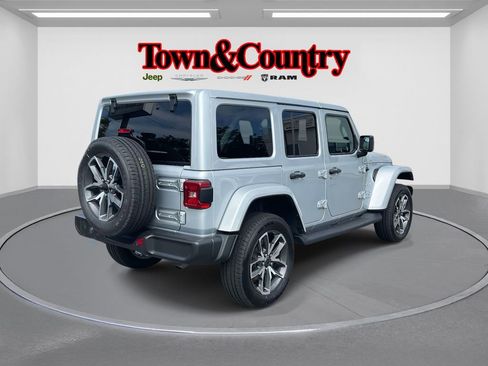 Certified 2022 Jeep Wrangler Unlimited Sahara w/ Cold Weather Group image 5