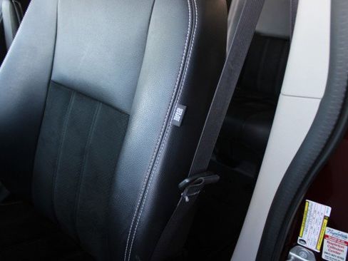 Used 2017 Dodge Grand Caravan SXT FWD image 11
