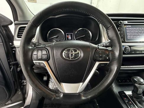 Used 2015 Toyota Highlander Limited Platinum image 16