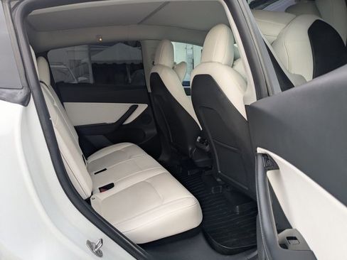 Used 2021 Tesla Model Y Long Range image 18