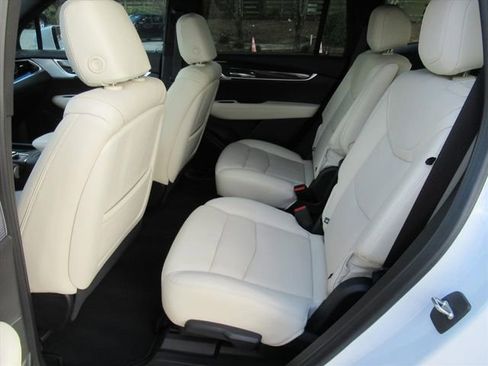 Used 2023 Cadillac XT6 Sport w/ Technology Package image 36