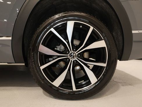 Used 2025 Volkswagen Atlas SEL Premium R-Line image 35