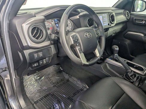 Certified 2022 Toyota Tacoma Limited AWD/4WD image 12