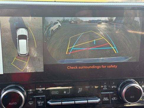 Used 2023 Toyota Highlander Platinum image 26