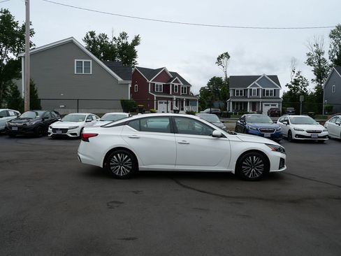Used 2023 Nissan Altima 2.5 SV w/ SV Premium Package FWD image 5
