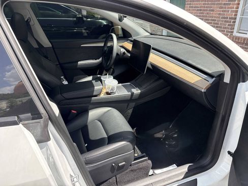 Used 2023 Tesla Model Y Long Range AWD/4WD image 5