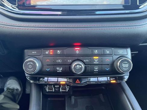 Used 2023 Dodge Durango GT image 30