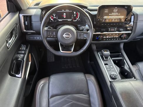 Used 2024 Nissan Pathfinder Platinum w/ Cargo Package AWD/4WD image 15