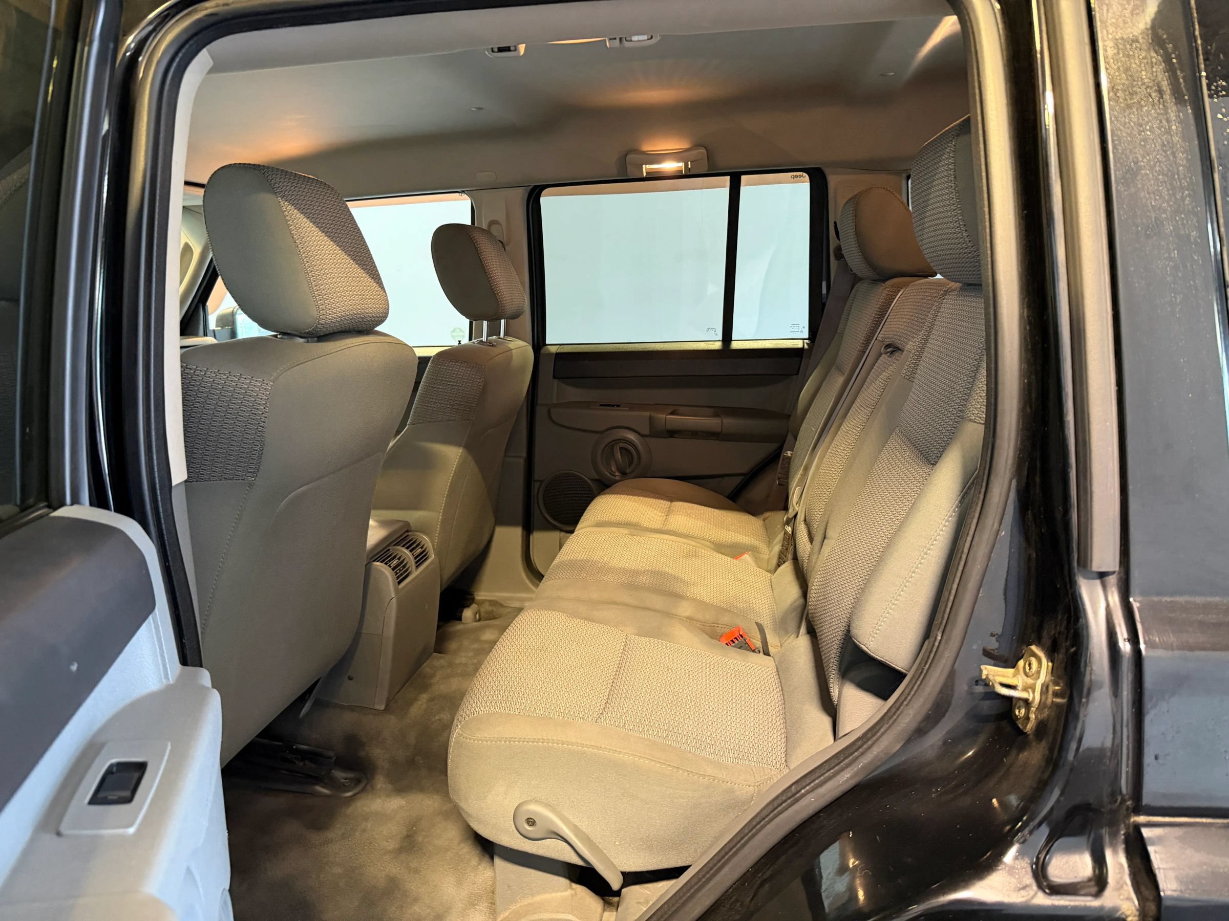 Used 2007 Jeep Commander Sport RWD image 30