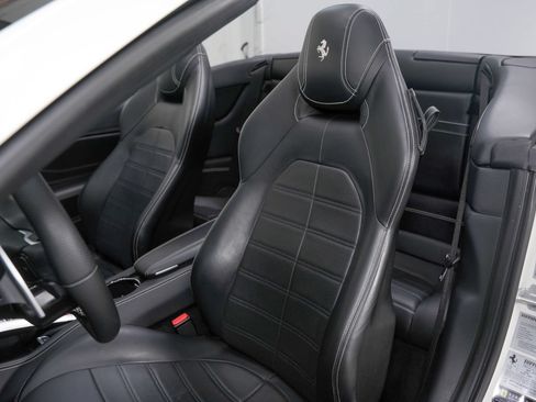 Used 2016 Ferrari California T RWD image 38