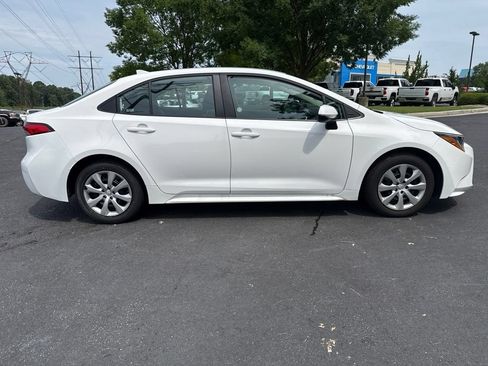 Used 2025 Toyota Corolla LE FWD image 4