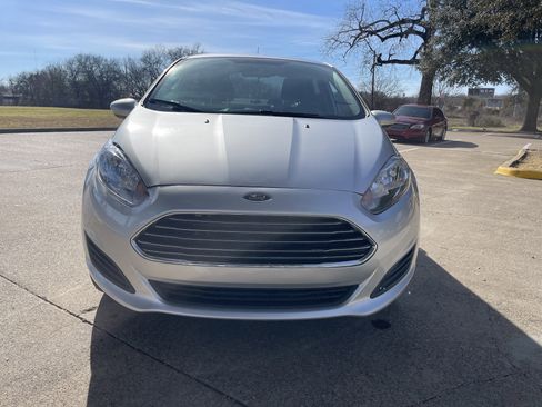 Used 2019 Ford Fiesta SE image 2
