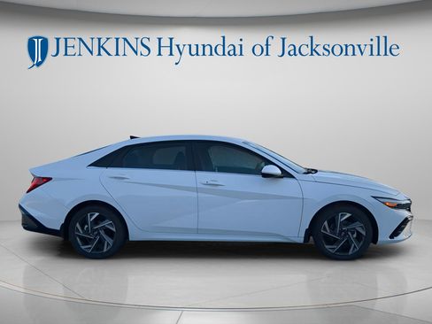 New 2025 Hyundai Elantra SEL FWD image 2