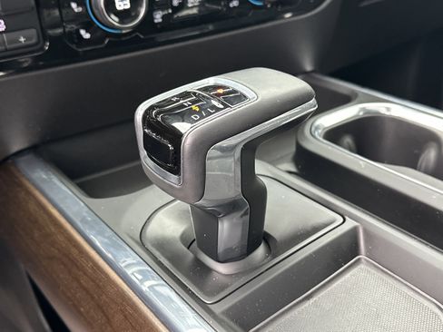 Used 2024 Chevrolet Silverado 1500 High Country w/ Technology Package AWD/4WD image 32