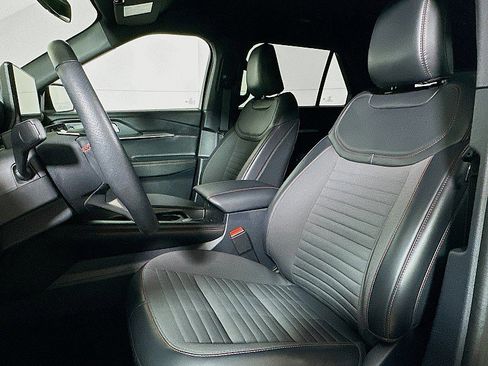 Used 2025 Ford Explorer ST-Line w/ ST-Line Street Pack image 11