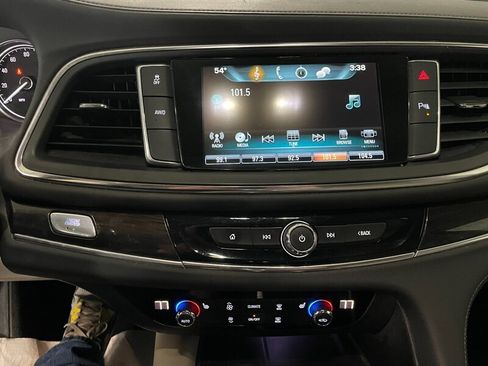 Used 2018 Buick Enclave Essence AWD/4WD image 12